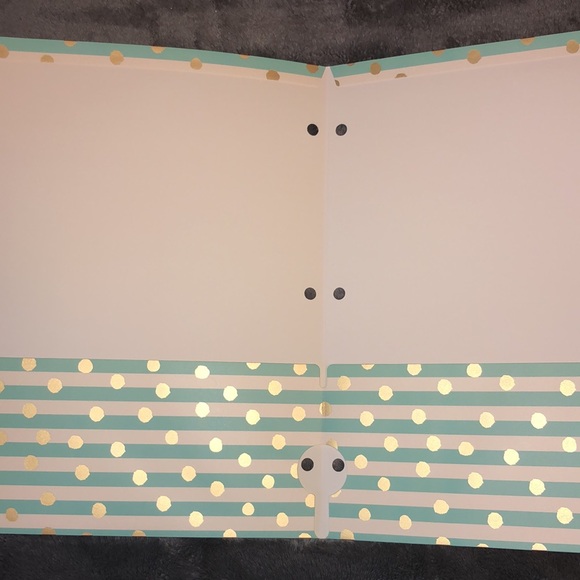 New folders use once do have names on them - Picture 2 of 3